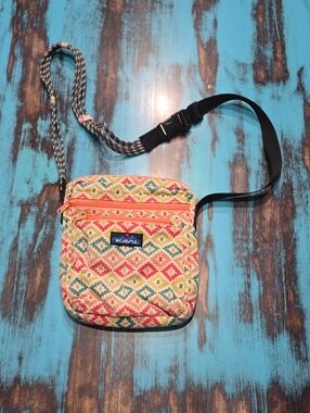 Kavu Yellow & Pink Geometric Crossbody Bag